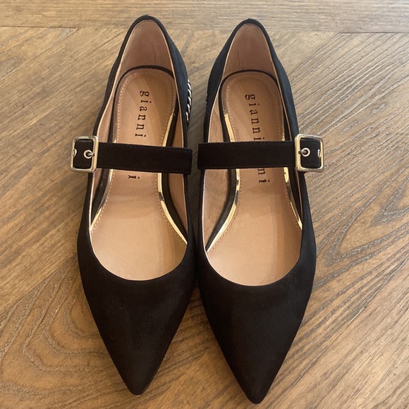Gianni Bini black suede flats. - Picture 2 of 6